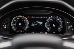 Audi Q7 55 TFSI e Quattro S-Line 2020 года  (UK)